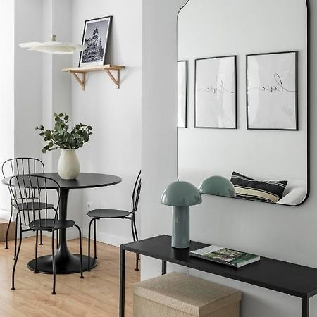 Cozy 2 Bedroom Apartment With Patio Madrid Bagian luar foto