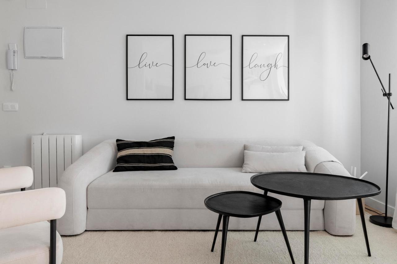Cozy 2 Bedroom Apartment With Patio Madrid Bagian luar foto