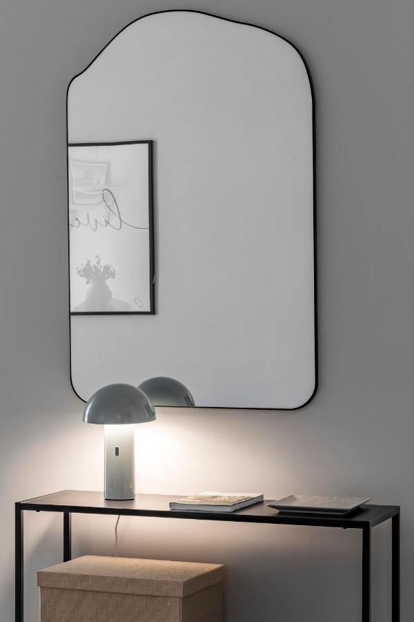 Cozy 2 Bedroom Apartment With Patio Madrid Bagian luar foto