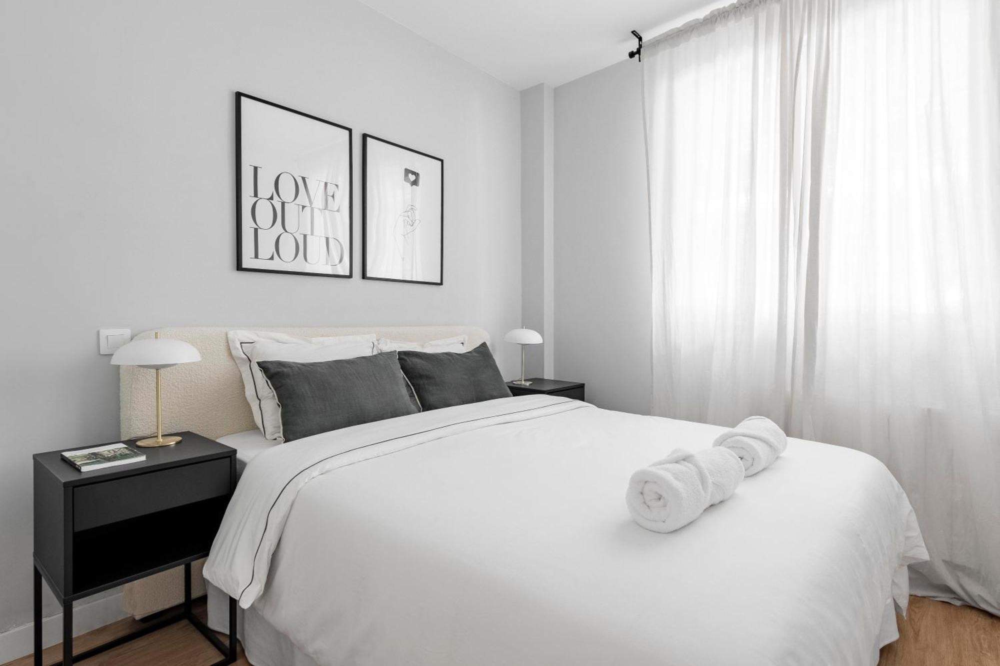 Cozy 2 Bedroom Apartment With Patio Madrid Bagian luar foto